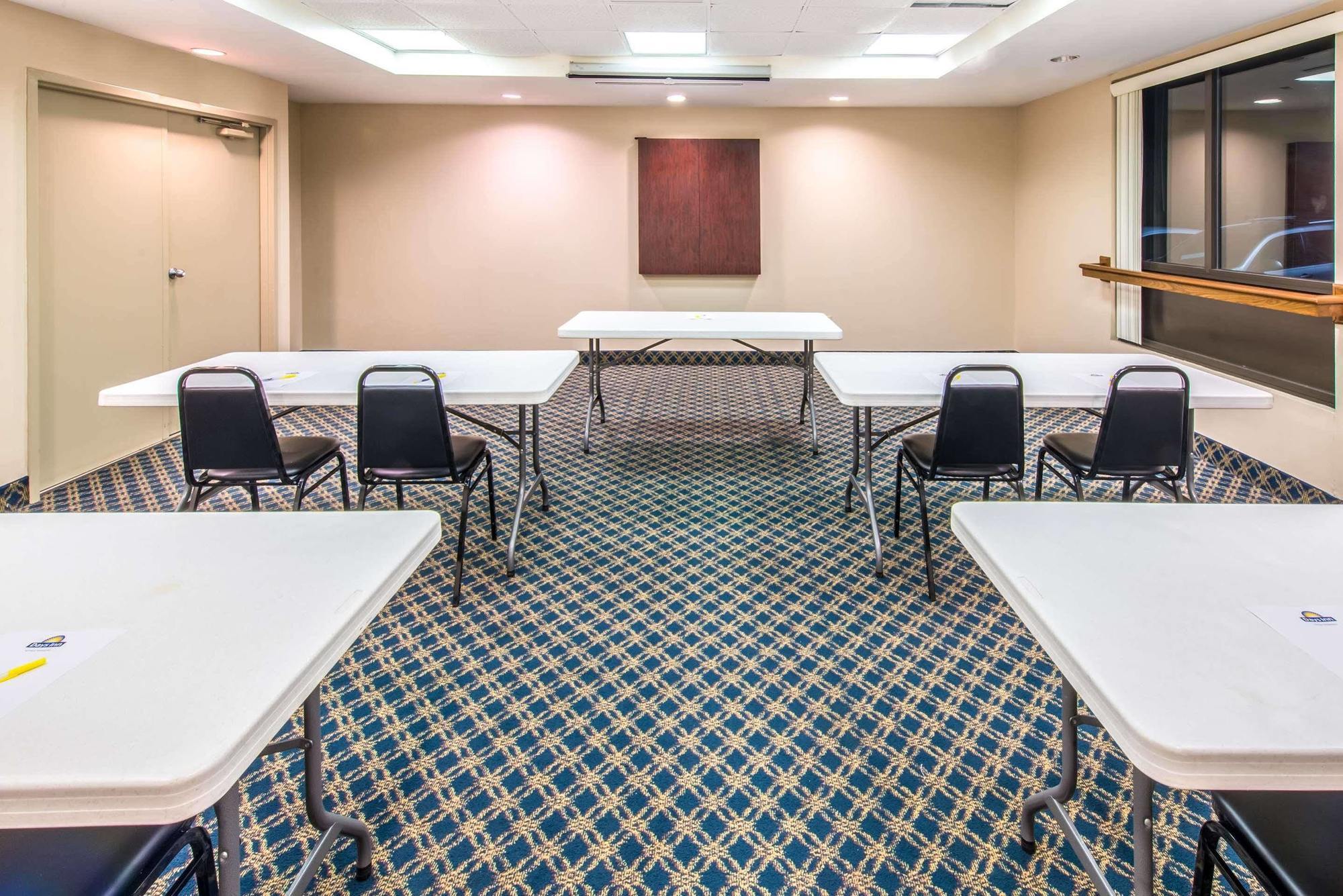Days Inn By Wyndham Horsham Philadelphia Buitenkant foto